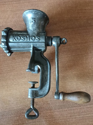 Kosmos No 5 Vintage Manual Meat Grinder Like New, Cast Iron