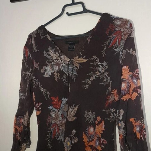 Brown blouse with flowers new, in excellent condition
