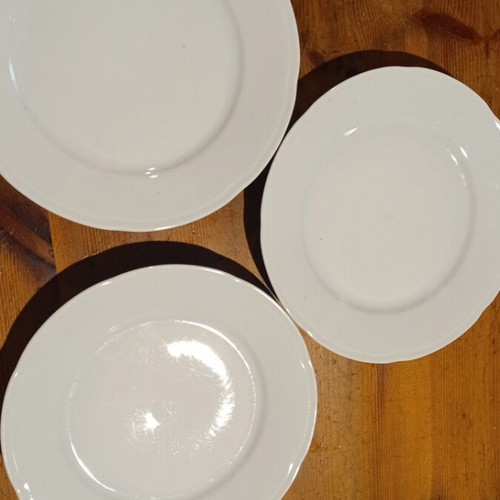 Set of 3 white porcelain plates