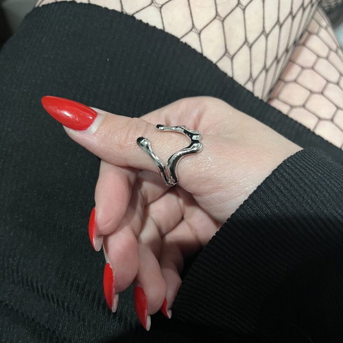 Silver ring brand new in excellent condition