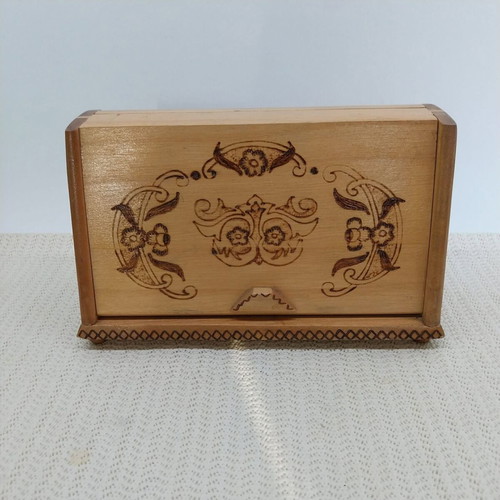Wooden cigarette box with pyrography, vintage Bulgarian 1970s