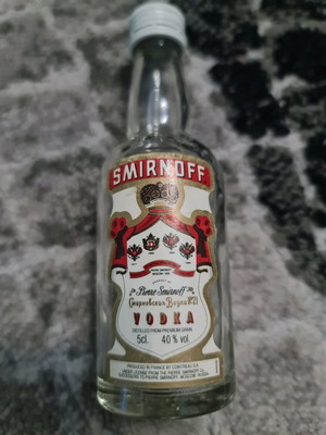 Συλλεκτική μινιατούρα Smirnoff Vodka 5cl μεταχειρισμένη