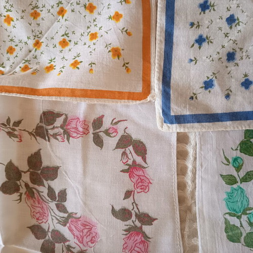 Vintage fabric handkerchiefs set of 6 like new, multicolor