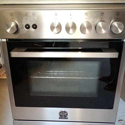 LaGermania gas stove like new with cast iron grates and electric function
