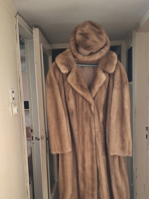 Fur coat and hat like new, brown, size L