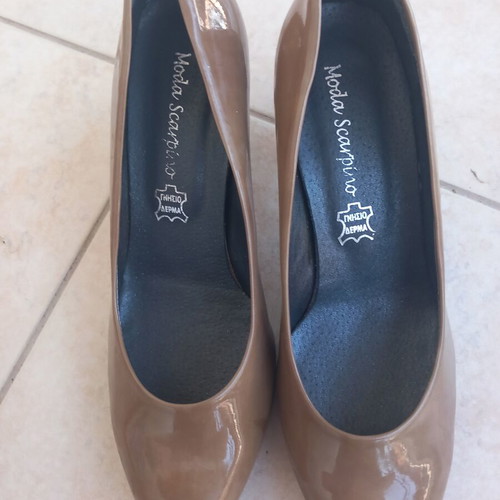 Leather pumps size 40 beige like new