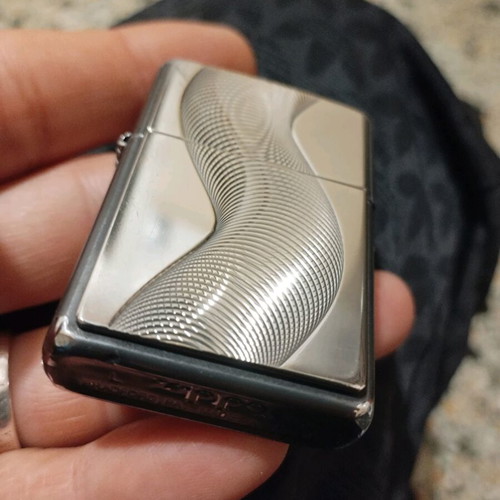 Zippo XV Twister μεταχειρισμένο με όμορφο σχέδιο