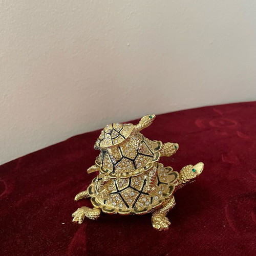 Decorative jewelry box used with turtles and rhinestones