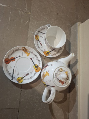 Dunoon Instrumental Fine Bone China Tea Set like new