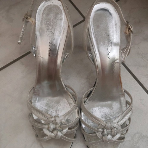 Beatrice silver sandals size 38 in good condition