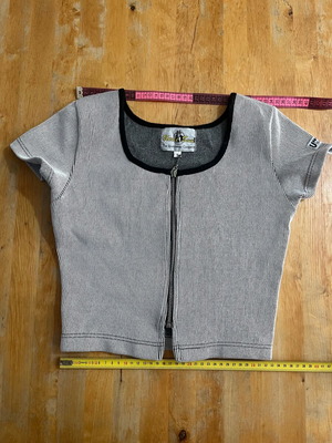 Summer blouse short with zipper size S like new
