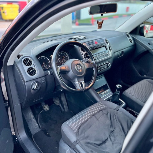 Volkswagen Tiguan 2011 μεταχειρισμένο, βενζίνη, χειροκίνητο, μαύρο SUV