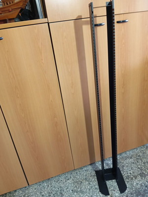 Μεταλλική βάση για CD 65+4 θέσεων σαν καινούργια, μαύρη