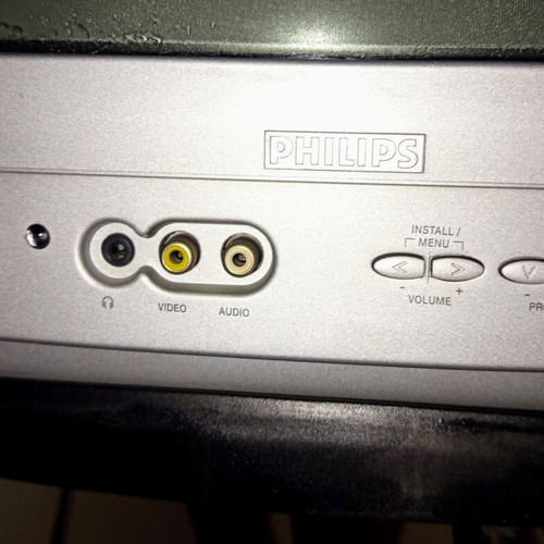 Philips CRT 17" TV used with wall mount for retro gaming