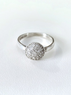 Silver S9.25 ring with set zircon, like new