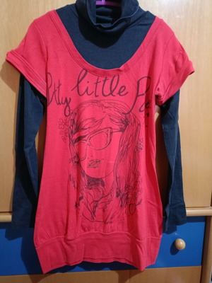 Long cotton women's turtleneck blouse red like new with prints and rhinestones