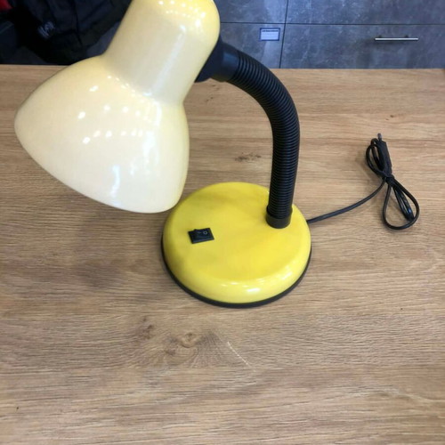 Globostar yellow desk lamp like new