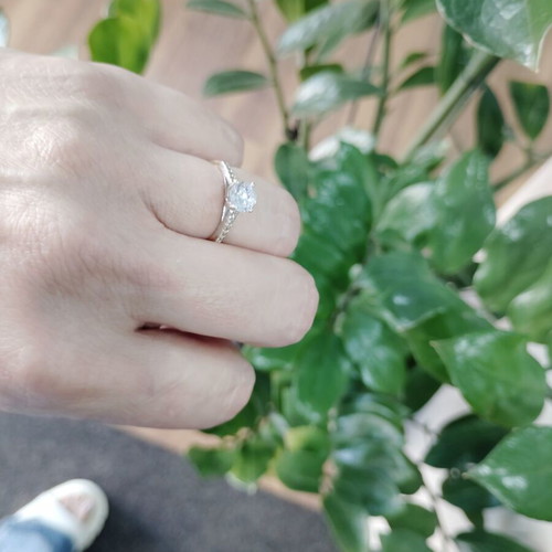 Two-tone 14k (585) solitaire ring size 52 like new, zircon stones