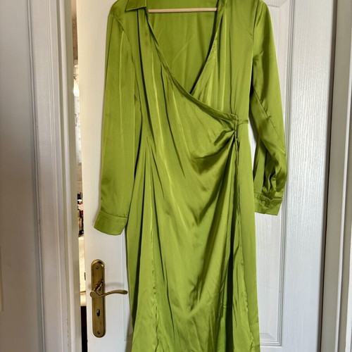 Stradivarius satin wrap-style midi dress bright green size L like new