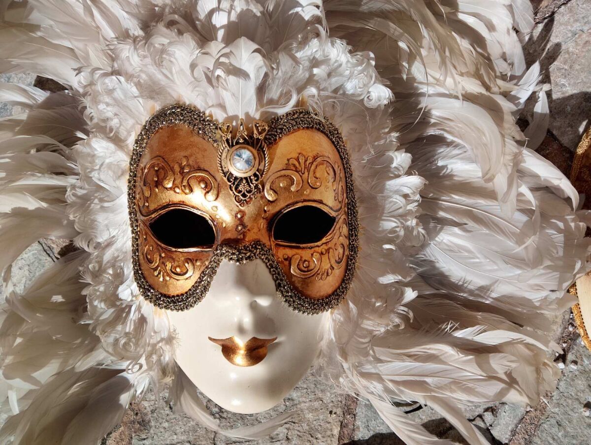 Venetian carnival masks used, set of 2… - € 48,00 - Vendora.cy