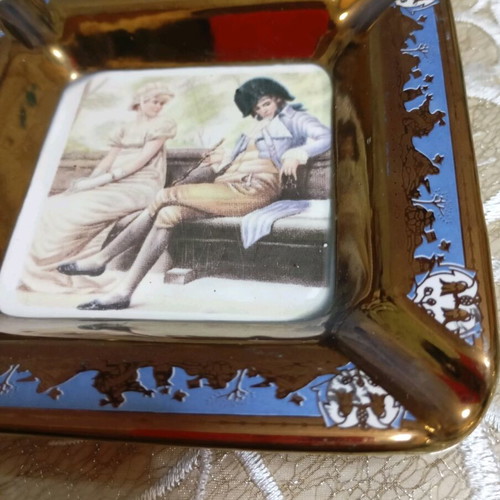Collectible porcelain ashtray like new with rococo design