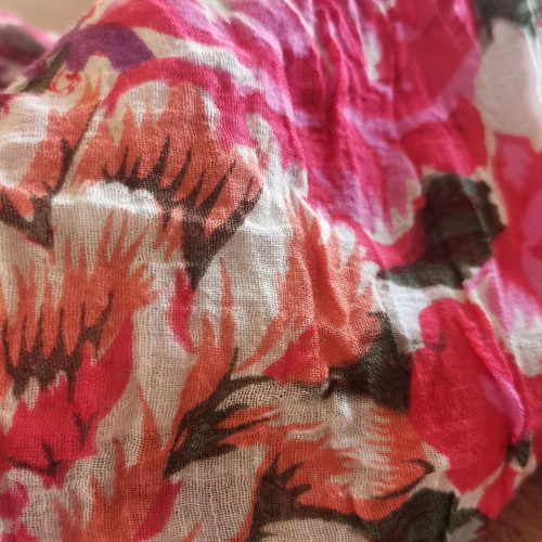 Floral scarf used, white with flowers 85x85 cm