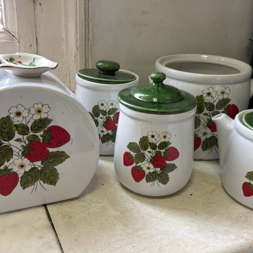 Serving set for sugar, coffee, and teapot like new, missing one lid