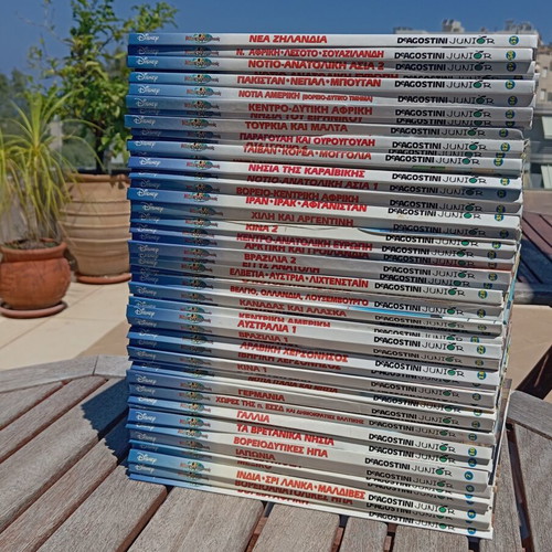 Mickey the Explorer book collection like new, 50 issues