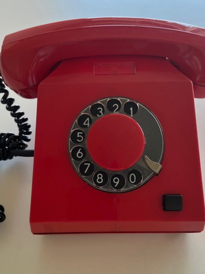 Τηλέφωνο κόκκινο ρετρό μεταχειρισμένο από πρώην Ανατολική Γερμανία