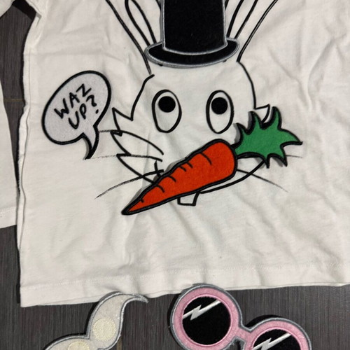 Stella McCartney T-shirt used with 5 patches for ages 4-5
