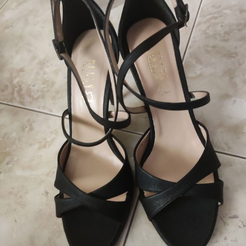 Ellen women's sandals size 39 black like new