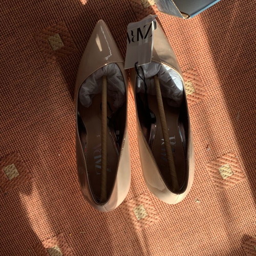 Zara Women Patent Finish High Heel Shoes new, size 40, beige