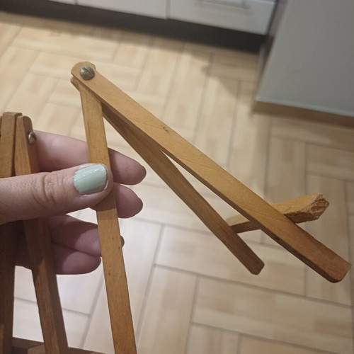 Wooden tabletop easels new, set of two, natural wood