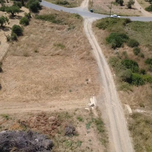 Οικόπεδο γωνιακό οικοδομήσιμο 614 τ.μ. στη Γερακινή Χαλκιδικής