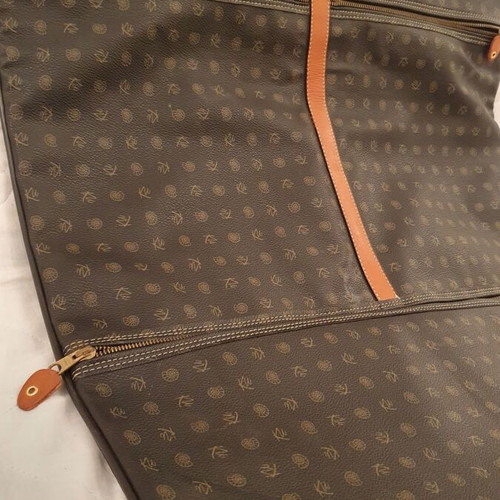 Kenzia suit bag used, leather