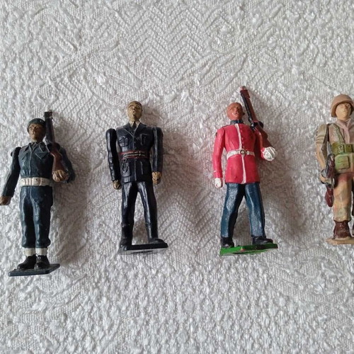 Miniature soldier figures used, set of 21 various eras
