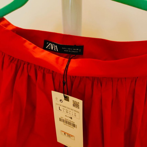 Zara skirt new with tags, size Large, red