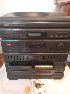 Stereo system like new with speakers