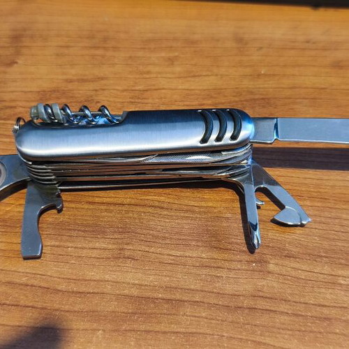 Multitool pocket knife used, low quality, Chinese