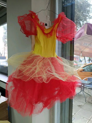 Girls' carnival costume size 6 like new