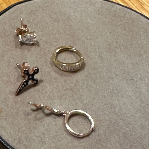 Earrings like new, all together without set