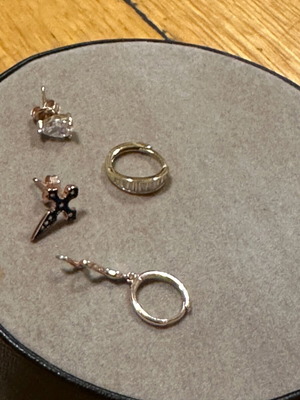 Earrings like new, all together without set