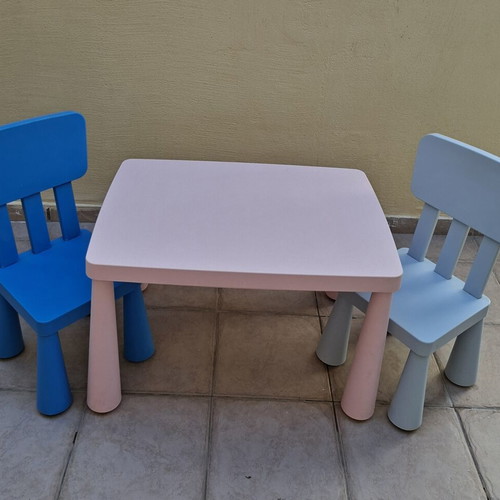 Ikea children's table with two chairs used, good condition