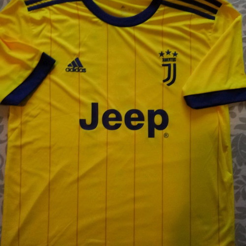 Juventus away football jersey replica like new, size large