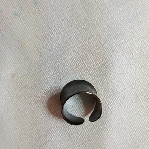 Ring black stainless steel, like new, openable