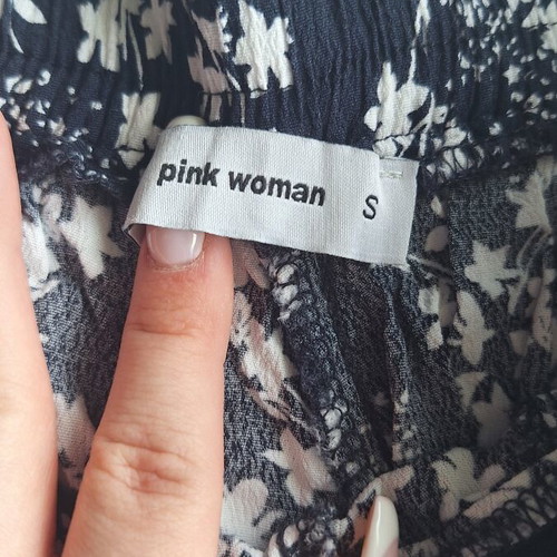 Pink Woman skort size S like new with floral design
