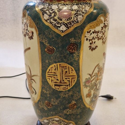 Vintage porcelain table lamp with oriental decoration, like new