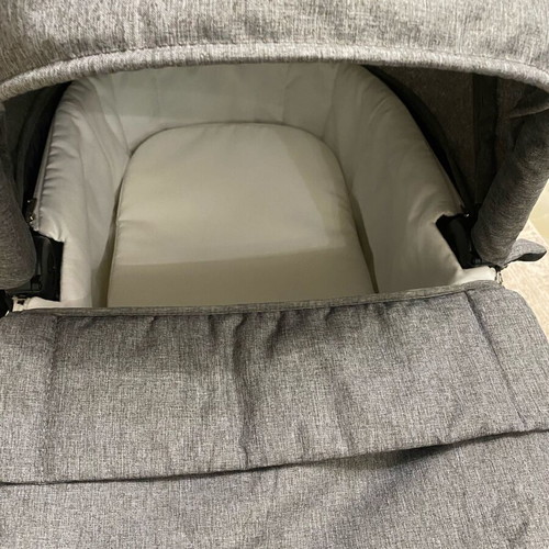 Peg Perego bassinet grey like new with footmuff and UPF 50 canopy