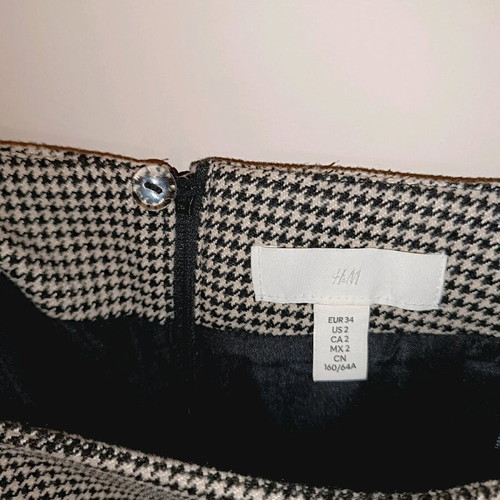 H&M Mini Checked Skirt XS like new, black and white