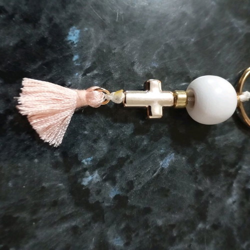 Handmade keychain, with a gold cross, Fuchsia tassel, white round wooden bead, new